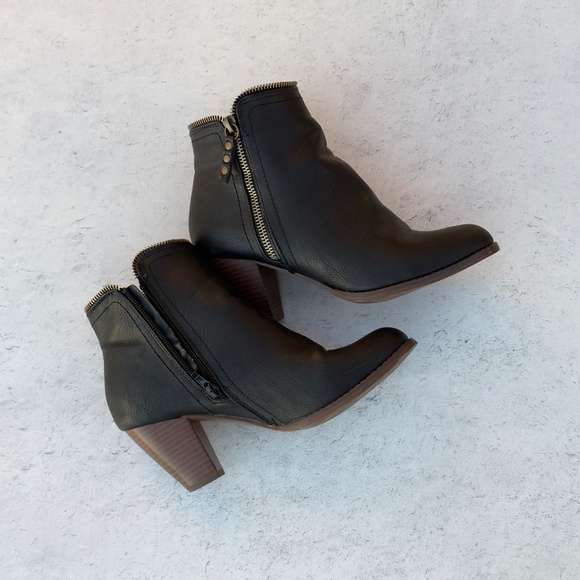Shoedazzle Heeled booties - size 8 - Picture 1 of 6